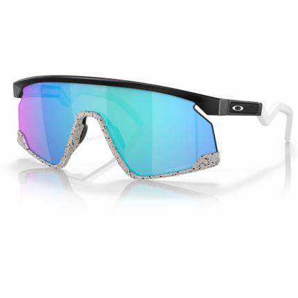 Oakley BXTR OO9280 03-39 en perspectiva con montura negro mate y varillas transparentes