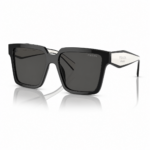 Lentes de sol Prada negros en vista principal, con montura cuadrada, cristales oscuros y patillas blancas con logo Prada Milano sobre fondo blanco.
